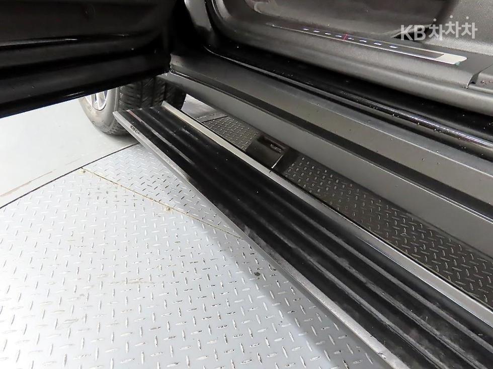 Cadillac Escalade — miniaturë 12