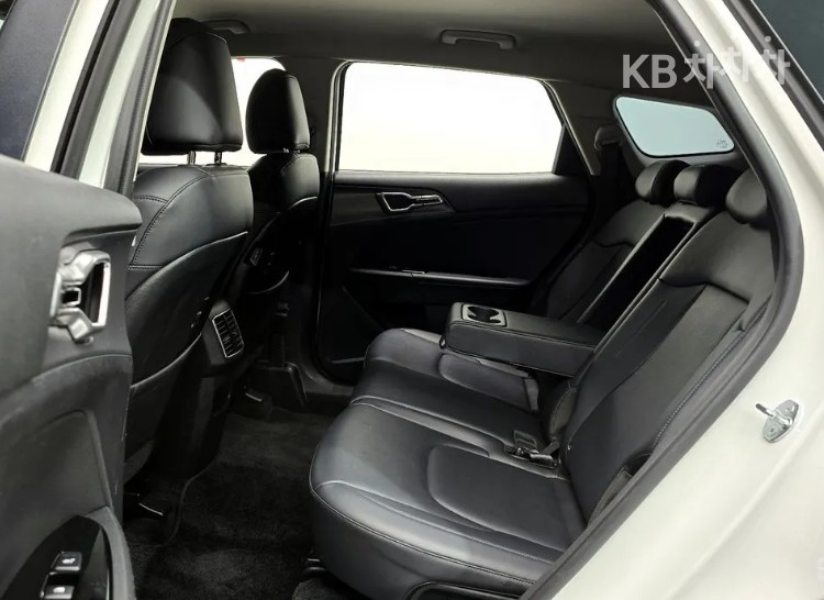 2023 - kia sportage