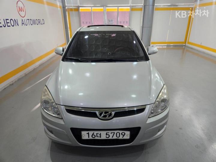 Hyundai i30 1.6 VVT Luxury 2