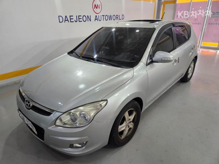 Hyundai i30 1.6 VVT Luxury 3