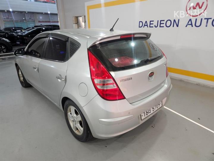 Hyundai i30 1.6 VVT Luxury 4