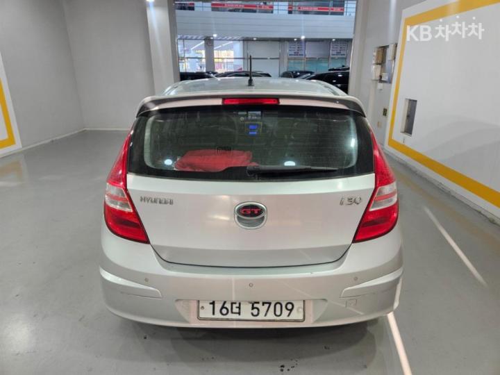 Hyundai i30 1.6 VVT Luxury 5