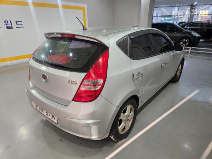 Hyundai i30 1.6 VVT Luxury 6