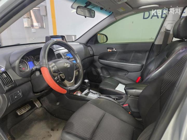 Hyundai i30 1.6 VVT Luxury 10