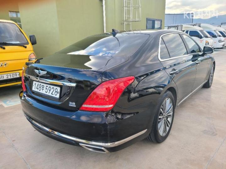Genesis EQ900 3.8 GDI AWD Premium Luxury 8