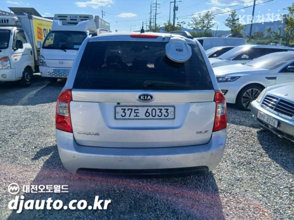 Kia Carens — miniaturë 4