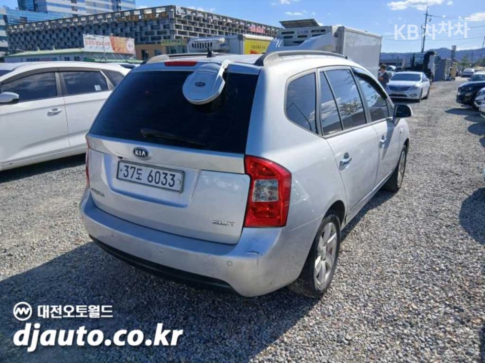 Kia Carens — miniaturë 5