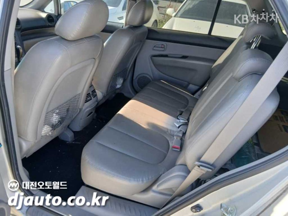 Kia Carens — miniaturë 8