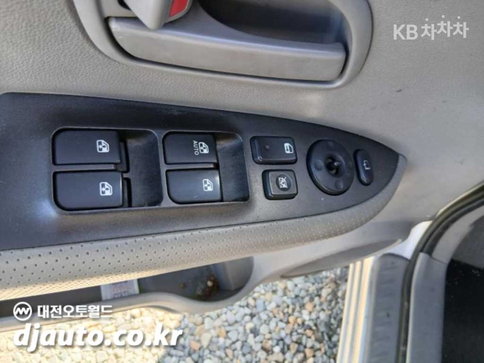 Kia Carens — miniaturë 10