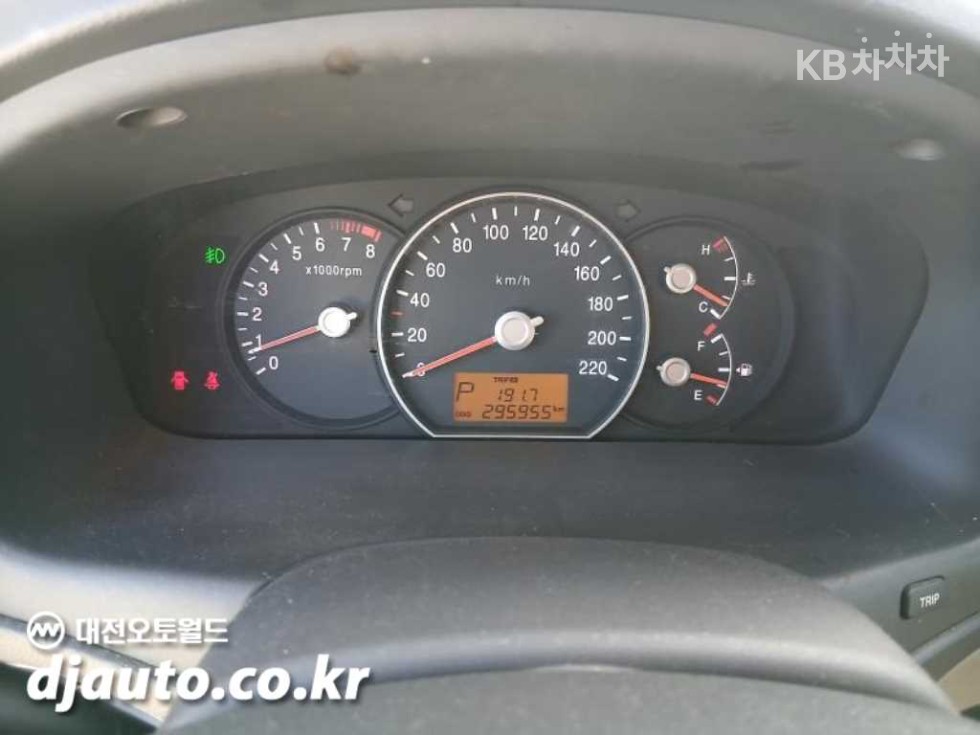 Kia Carens — miniaturë 11