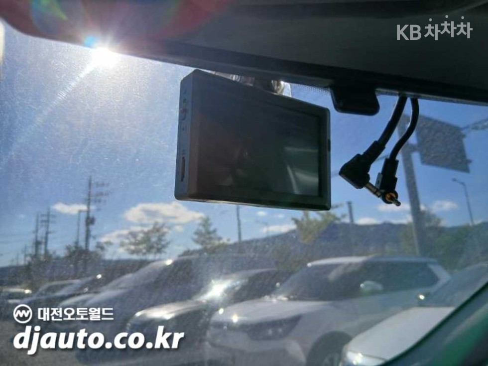 Kia Carens — miniaturë 12
