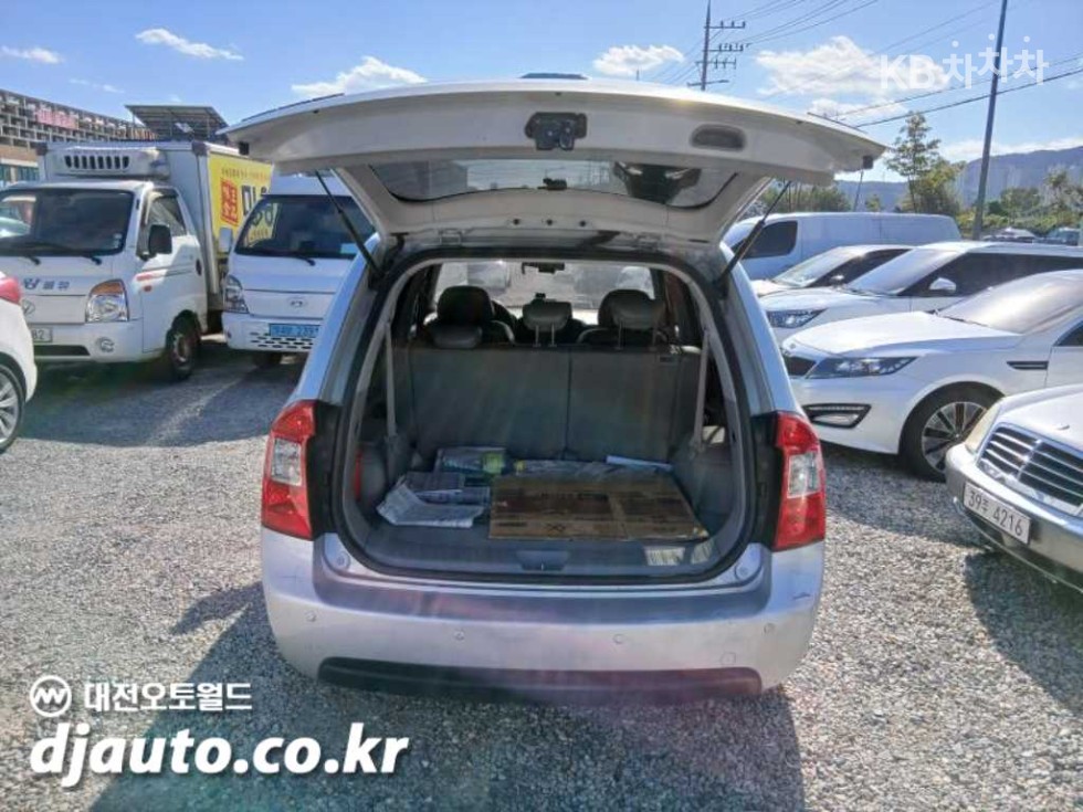 Kia Carens — miniaturë 17