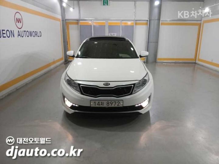 Kia K5 Hybrid Deluxe