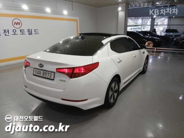 Kia K5 Hybrid Deluxe 5