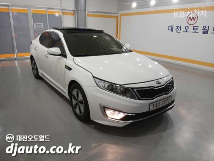 Kia K5 Hybrid Deluxe 6