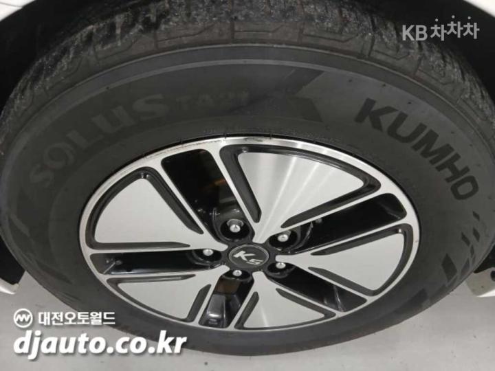 Kia K5 Hybrid Deluxe 7