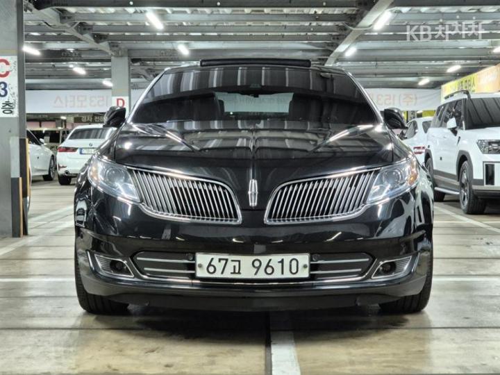 Lincoln MKS New 3.7
