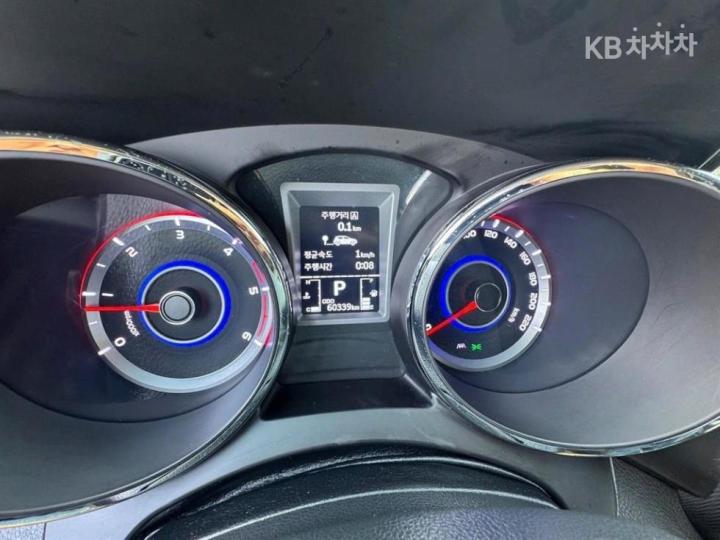 KG Mobility (Ssangyong) Tivoli Diesel LX Base Type 9