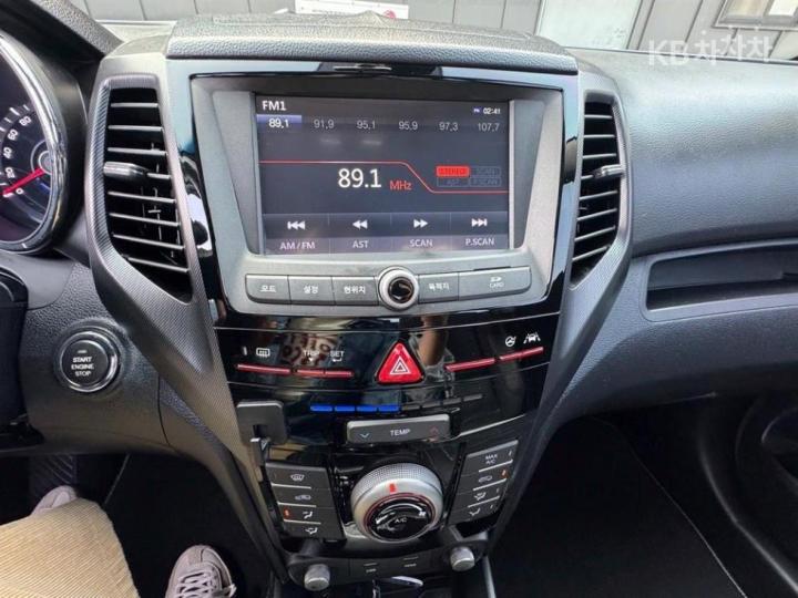 KG Mobility (Ssangyong) Tivoli Diesel LX Base Type 10