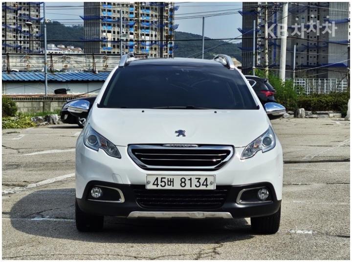 Peugeot 2008 1.6 e-HDi Feline L 4