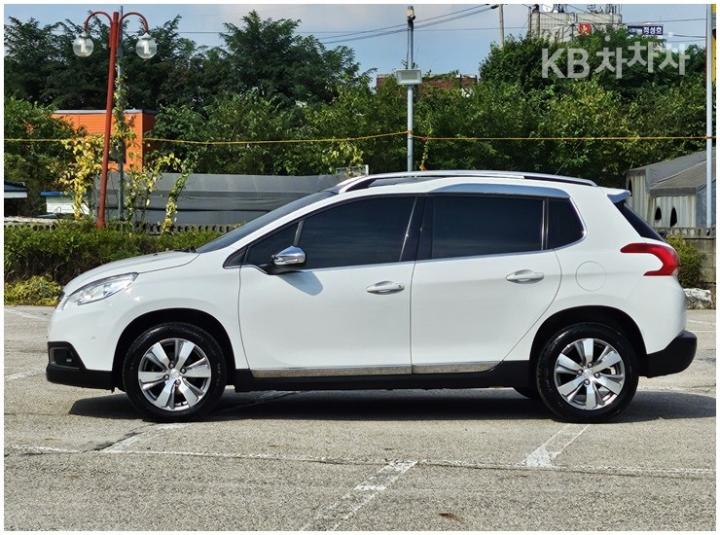 Peugeot 2008 1.6 e-HDi Feline L 7