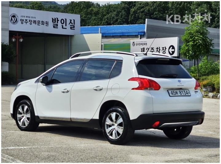 Peugeot 2008 1.6 e-HDi Feline L 8