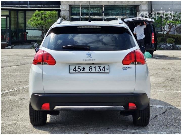 Peugeot 2008 1.6 e-HDi Feline L 9