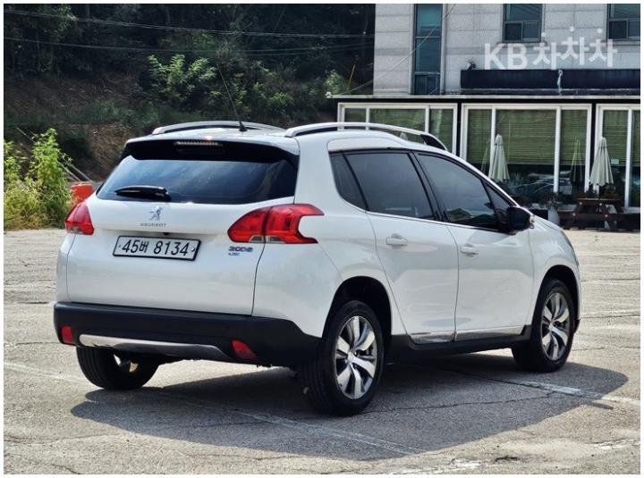 Peugeot 2008 1.6 e-HDi Feline L 10