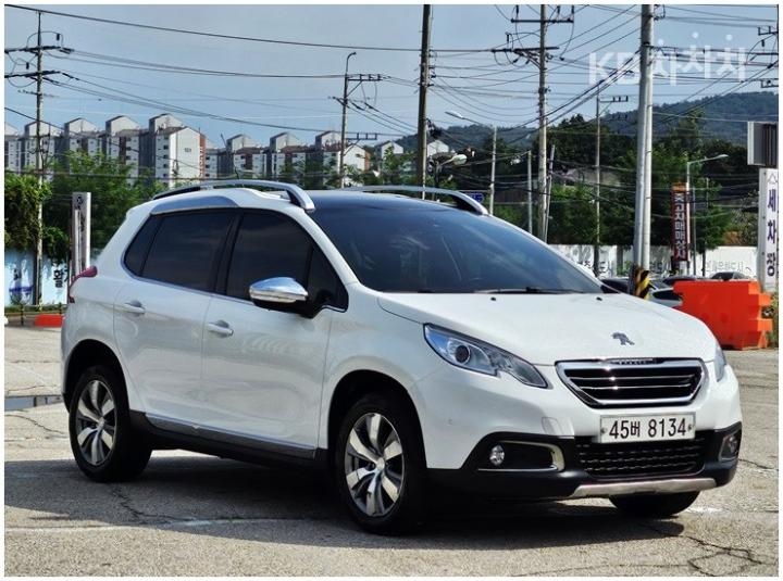 Peugeot 2008 1.6 e-HDi Feline L 6