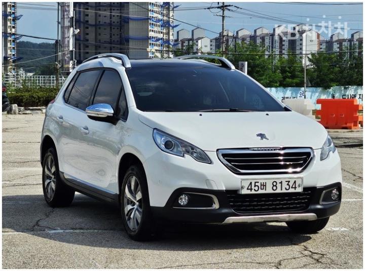 Peugeot 2008 1.6 e-HDi Feline L 5