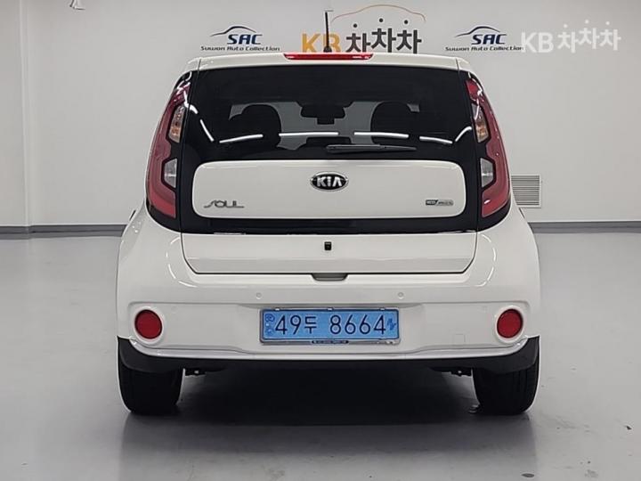 Kia Soul EV 4