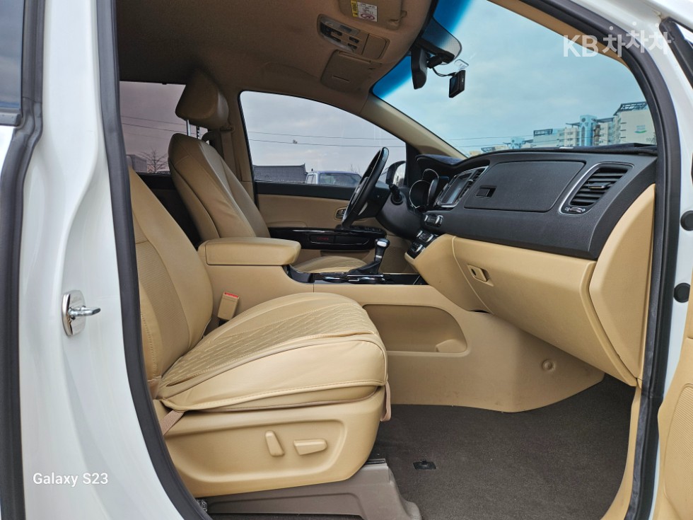 2020 - kia carnival
