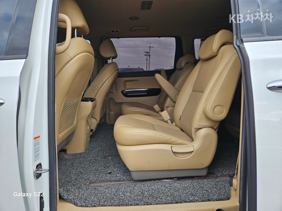 2020 - kia carnival