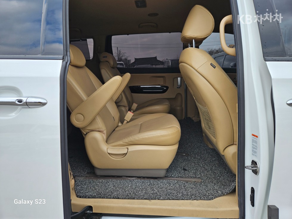 2020 - kia carnival
