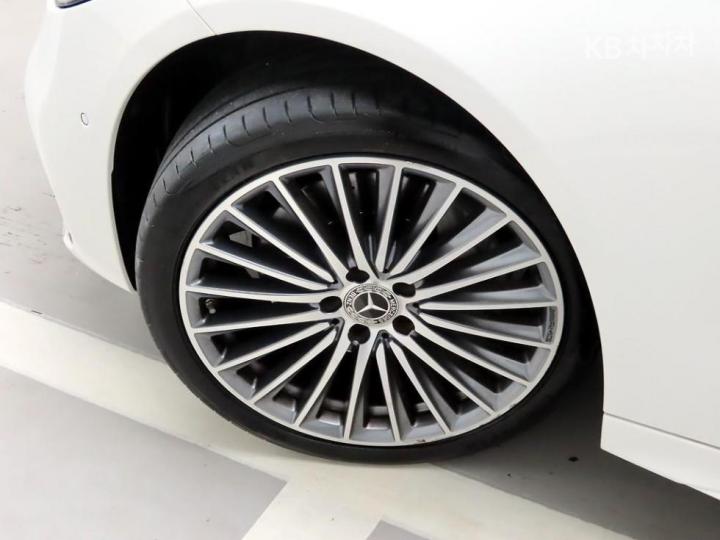 Mercedes-Benz C-Class C300 AMG Line - фото 19