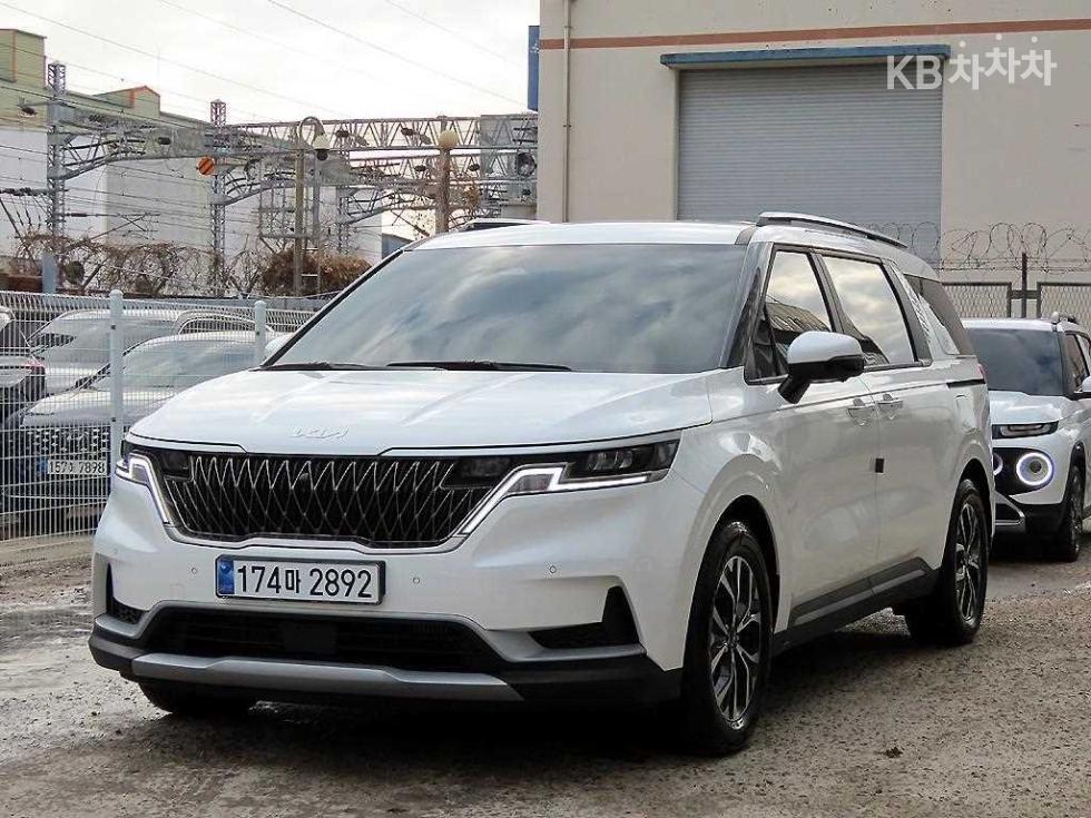 2023 - kia carnival