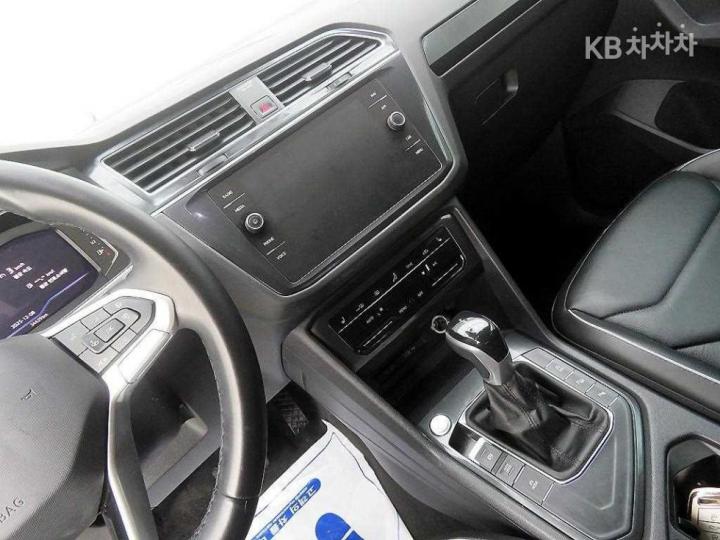 Volkswagen Tiguan 2.0 TDI Prestige - фото 12