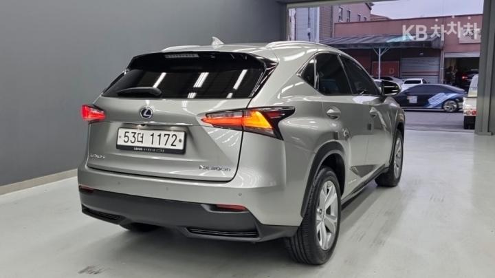 Lexus NX 300h Executive 3