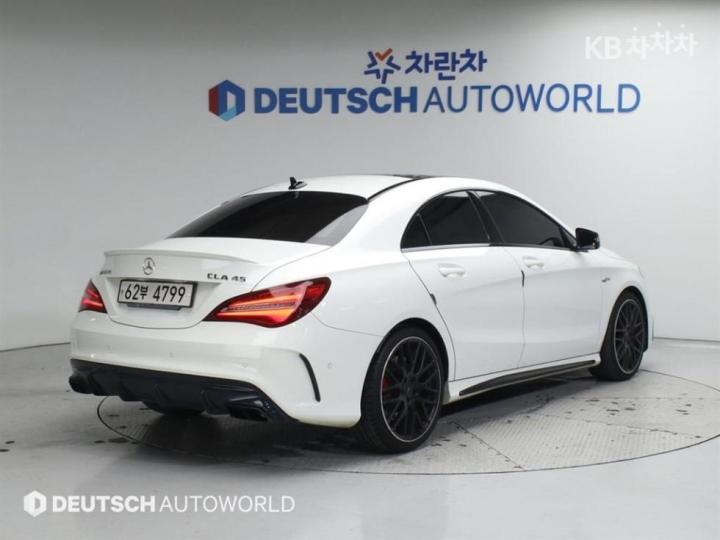 Mercedes-Benz CLA-Class CLA45AMG 4Matic C117 3
