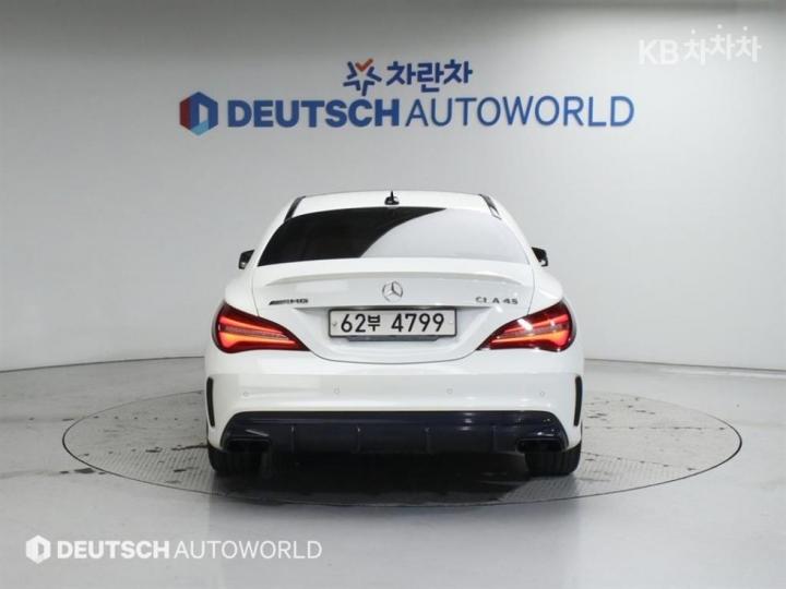 Mercedes-Benz CLA-Class CLA45AMG 4Matic C117 5