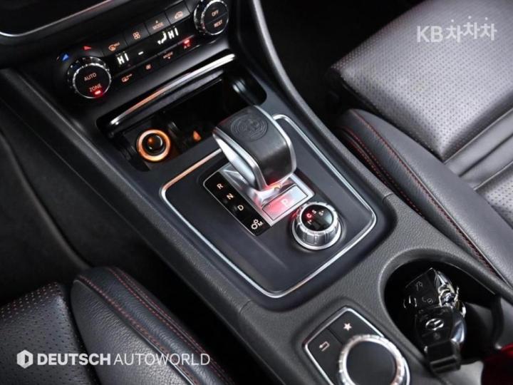 Mercedes-Benz CLA-Class CLA45AMG 4Matic C117 10