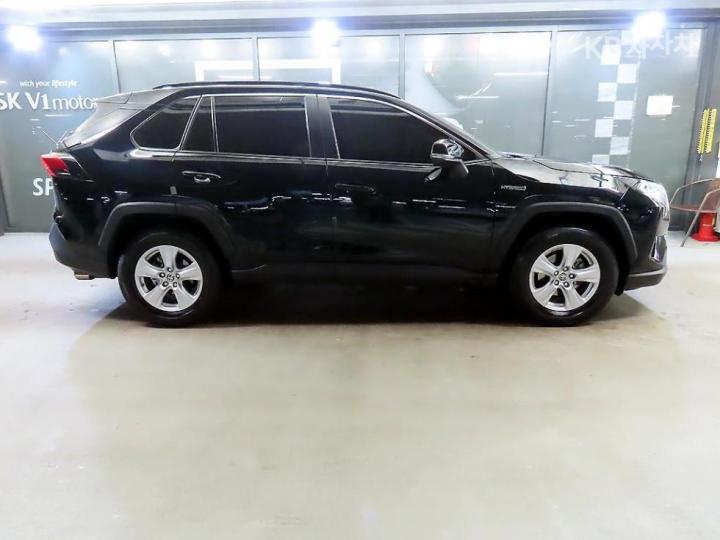 Toyota RAV4 New 2.5 Hybrid 2WD Base Type 4