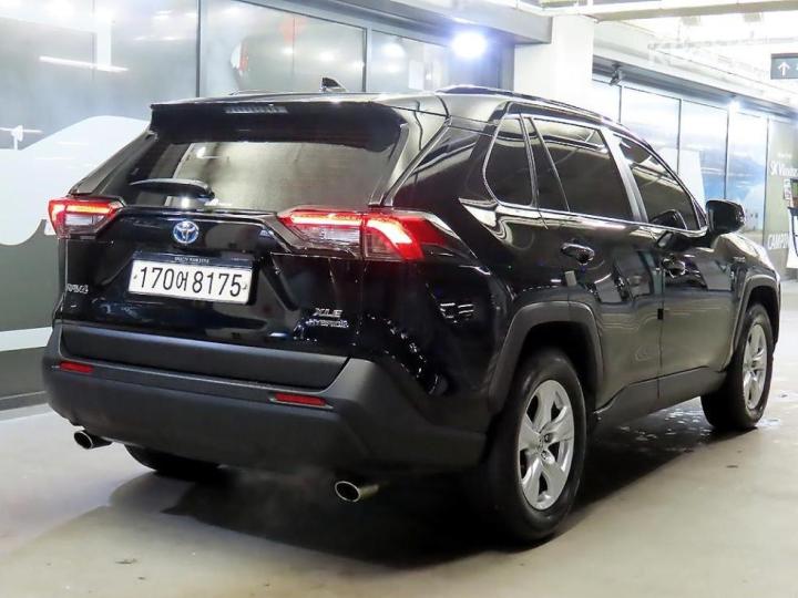 Toyota RAV4 New 2.5 Hybrid 2WD Base Type 5