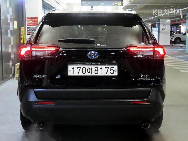 Toyota RAV4 New 2.5 Hybrid 2WD Base Type 6