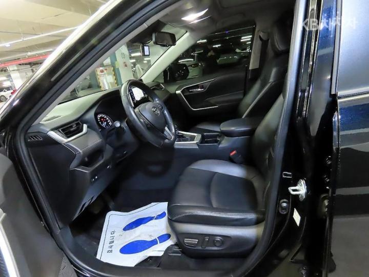 Toyota RAV4 New 2.5 Hybrid 2WD Base Type 7