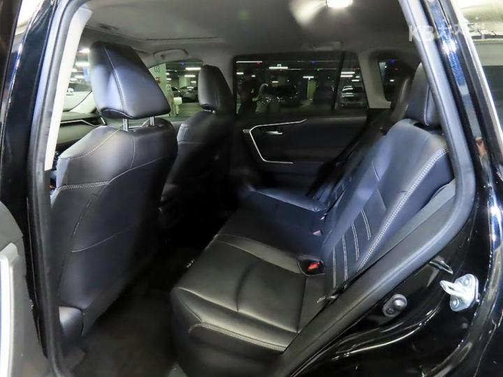 Toyota RAV4 New 2.5 Hybrid 2WD Base Type 8