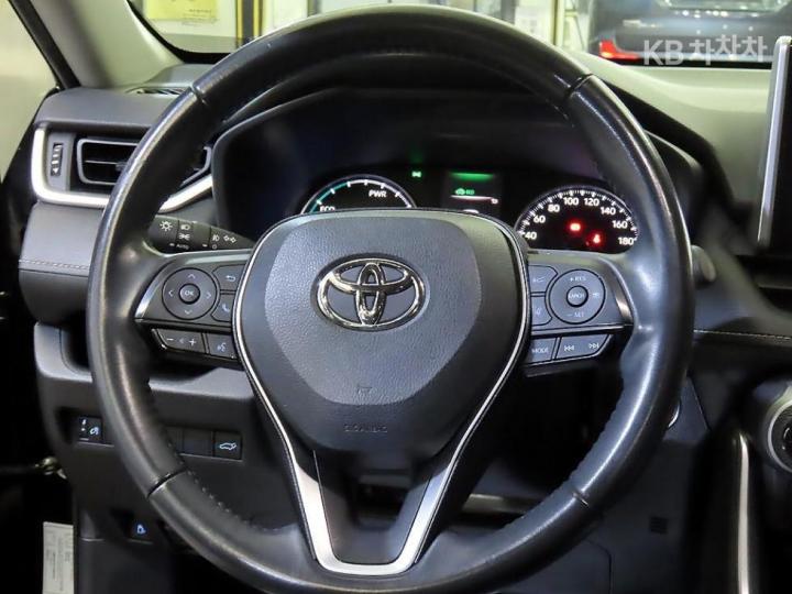 Toyota RAV4 New 2.5 Hybrid 2WD Base Type 9