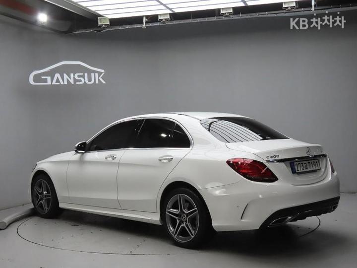 Mercedes-Benz C-Class C200 AMG Line 4