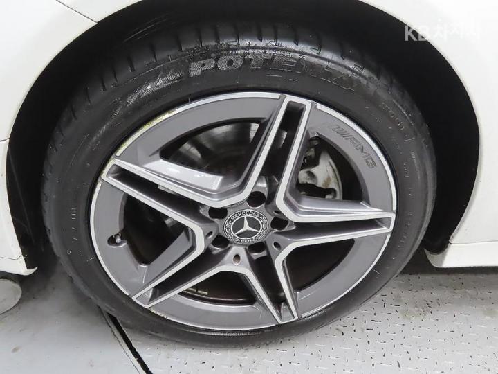 Mercedes-Benz C-Class C200 AMG Line 6