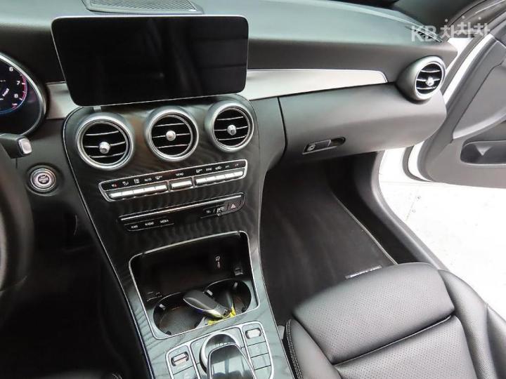 Mercedes-Benz C-Class C200 AMG Line 8